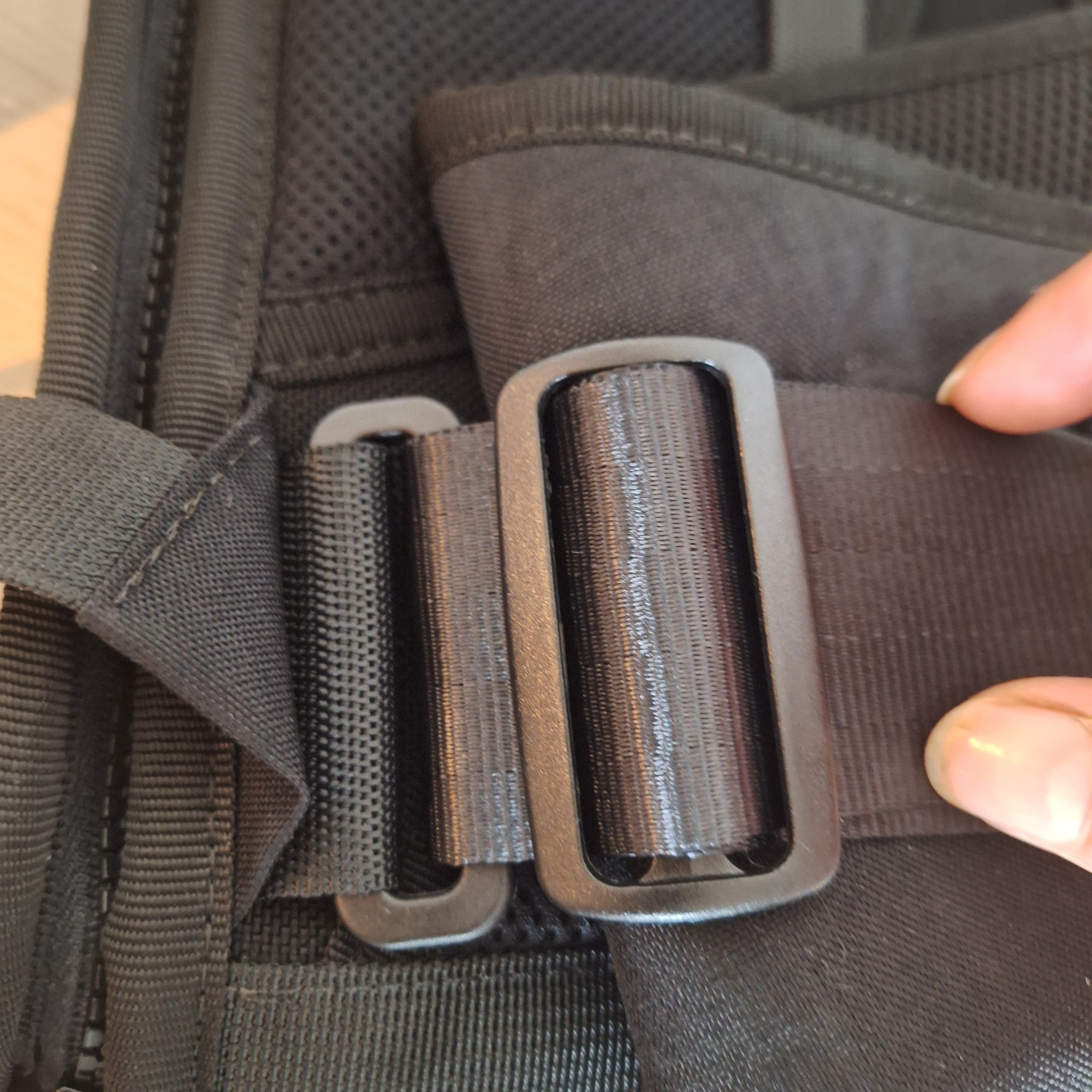 Hüftgurt einfädeln 3